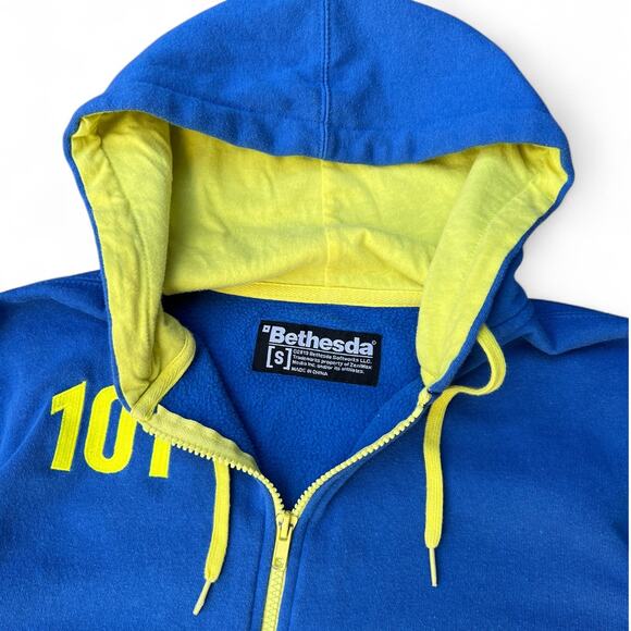 Bethesda Fallout 4 Vault 101 Blue Zip Up Graphic Hoodie Men's Small - Picture 3 of 5